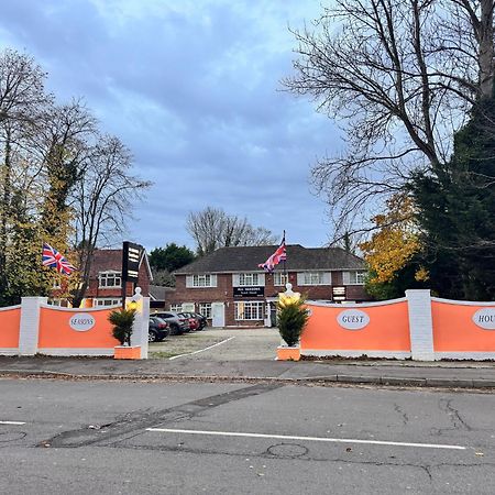 All Seasons Gatwick Guest House & Parking Horley Exterior photo