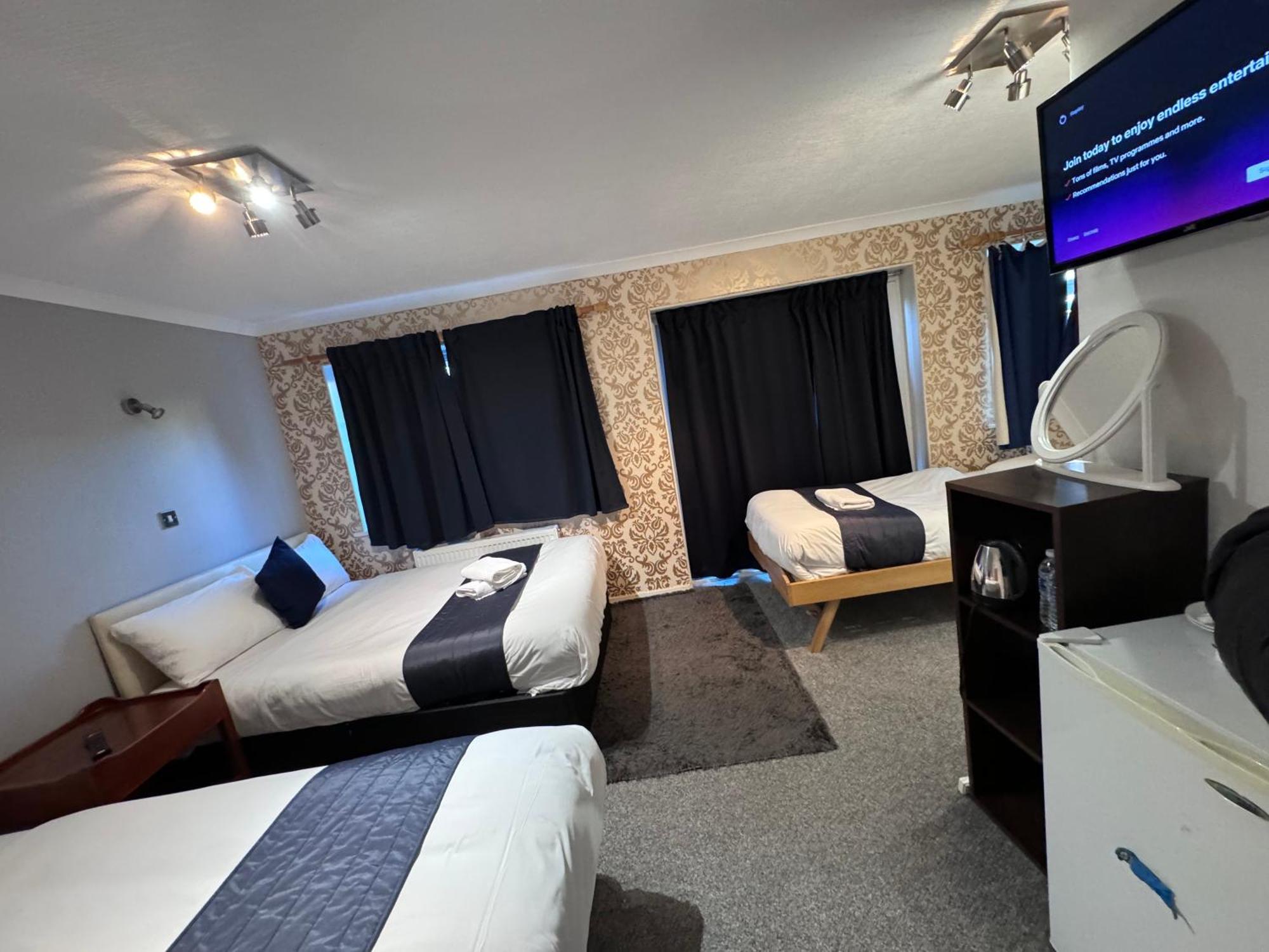 All Seasons Gatwick Guest House & Parking Horley Exterior photo
