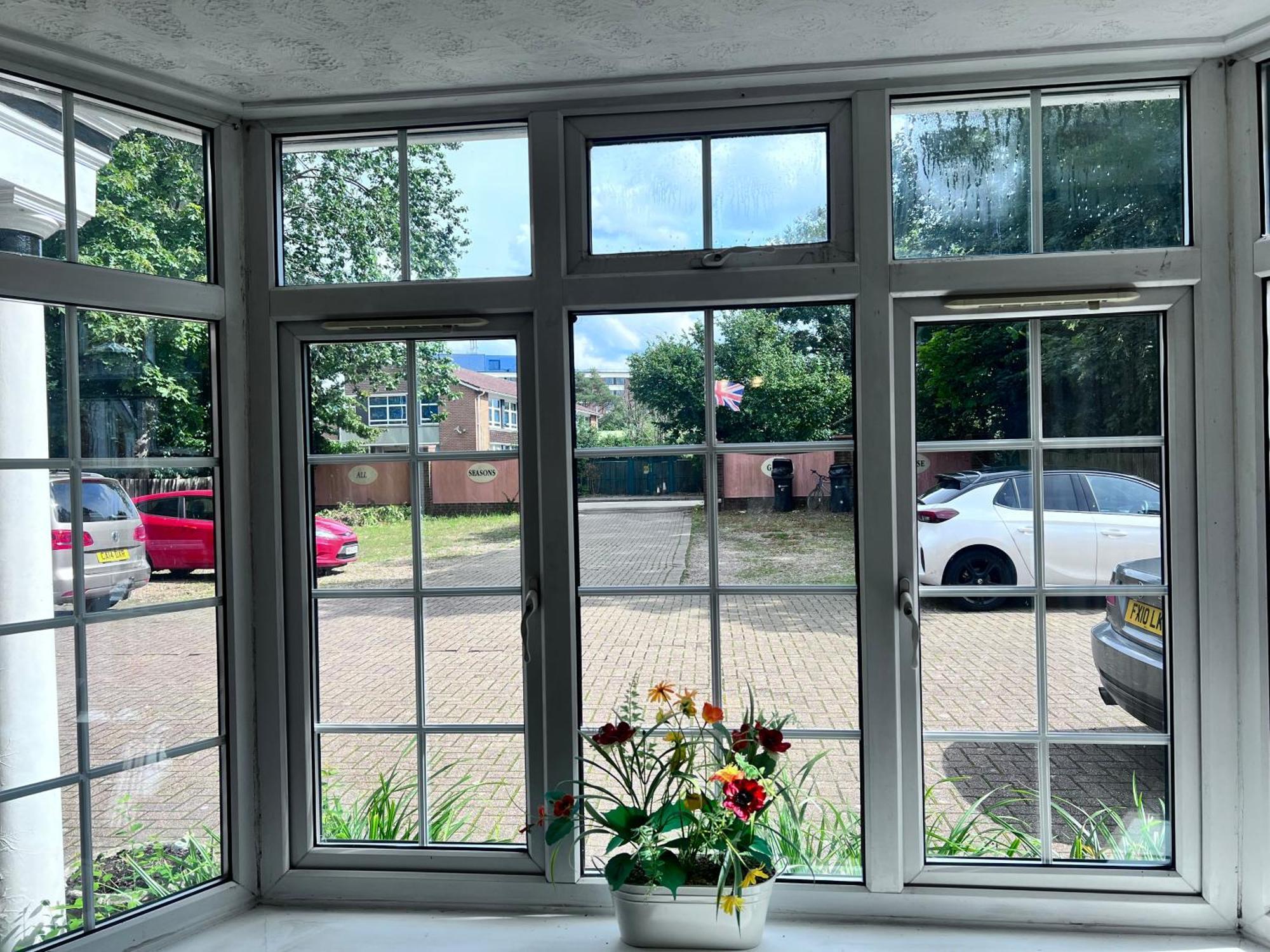 All Seasons Gatwick Guest House & Parking Horley Exterior photo