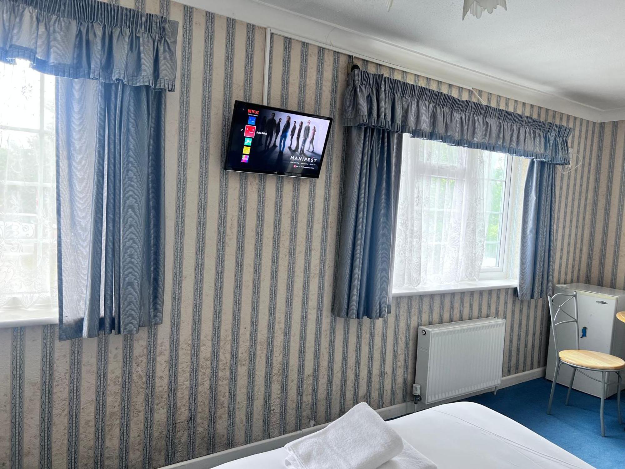 All Seasons Gatwick Guest House & Parking Horley Exterior photo