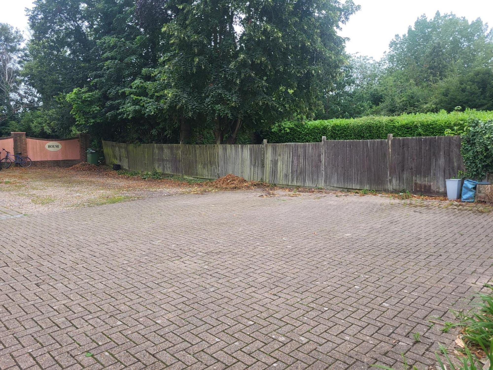 All Seasons Gatwick Guest House & Parking Horley Exterior photo