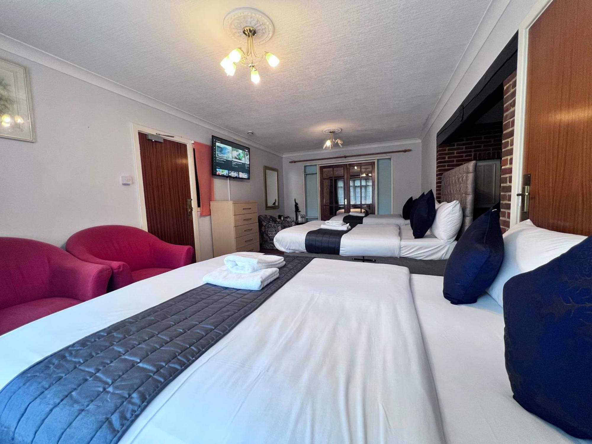 All Seasons Gatwick Guest House & Parking Horley Exterior photo