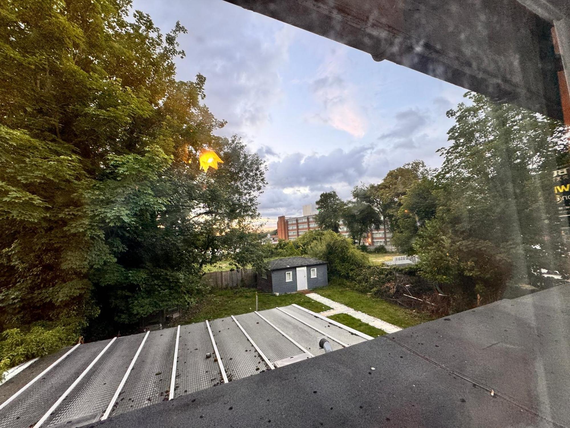 All Seasons Gatwick Guest House & Parking Horley Exterior photo