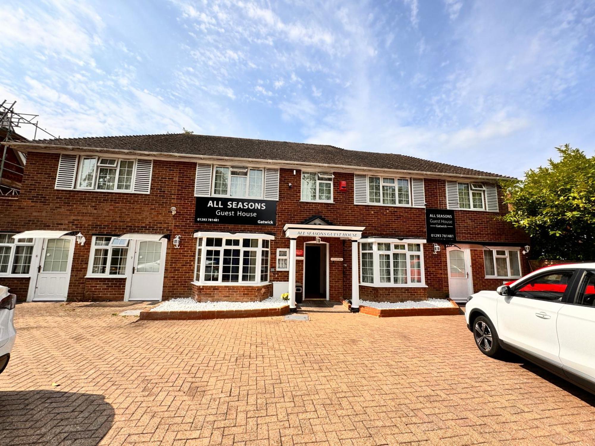 All Seasons Gatwick Guest House & Parking Horley Exterior photo