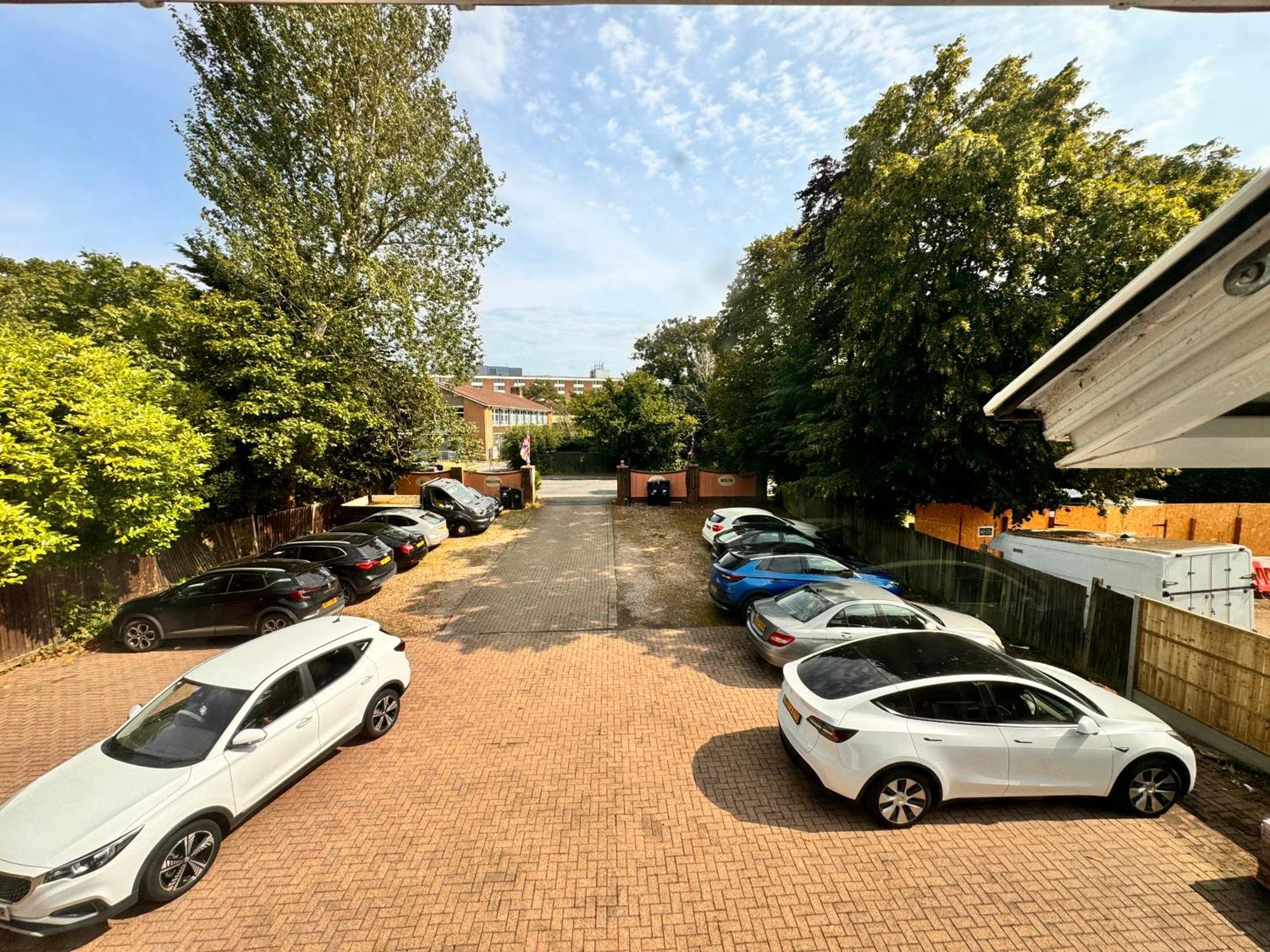 All Seasons Gatwick Guest House & Parking Horley Exterior photo