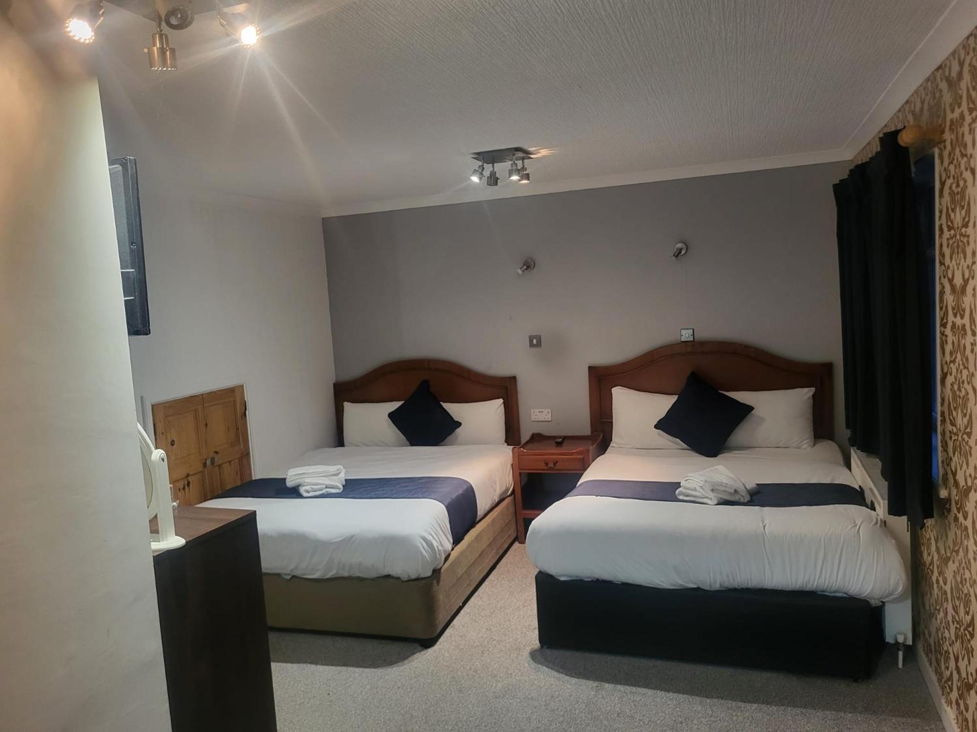 All Seasons Gatwick Guest House & Parking Horley Exterior photo