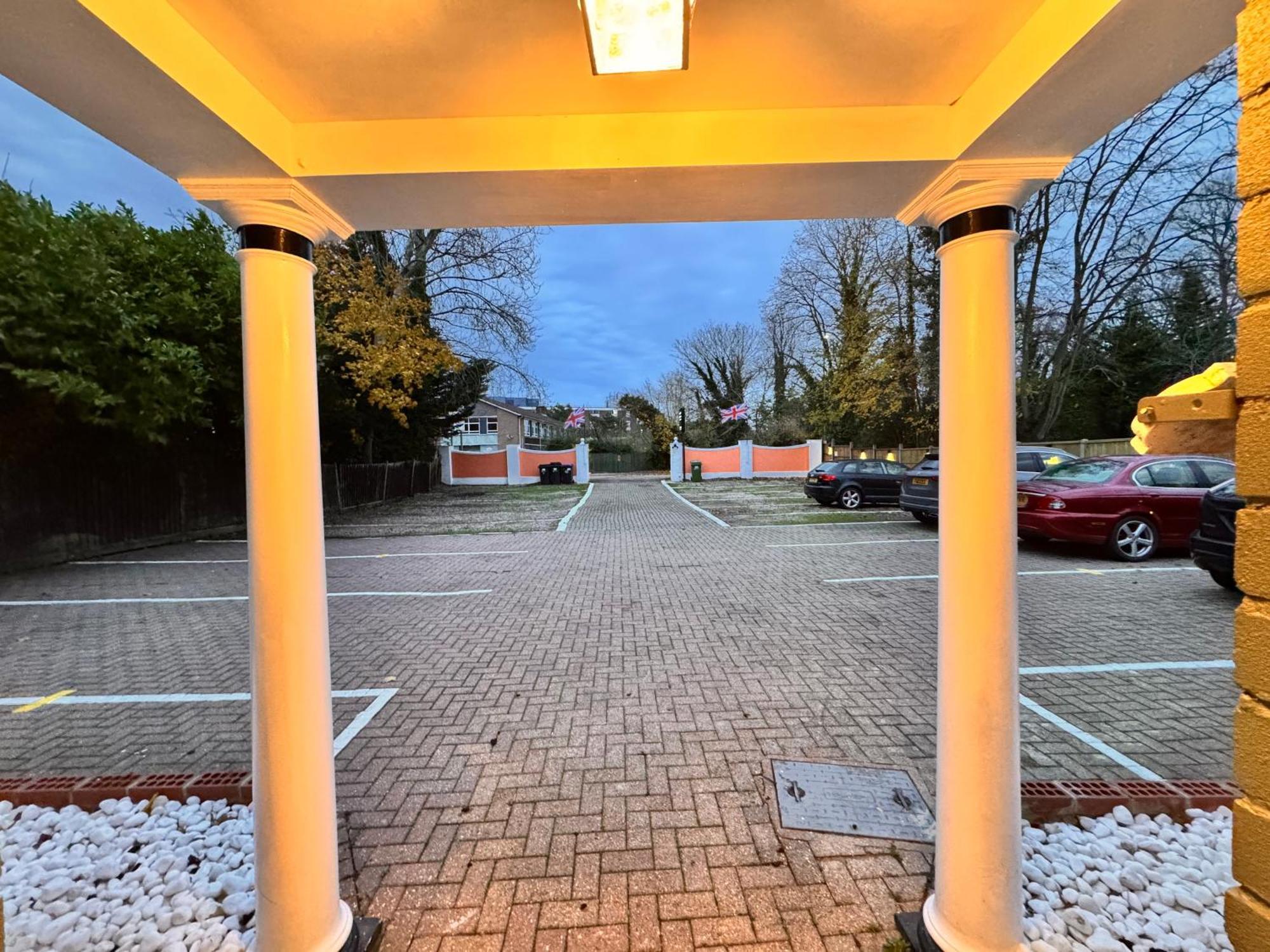 All Seasons Gatwick Guest House & Parking Horley Exterior photo