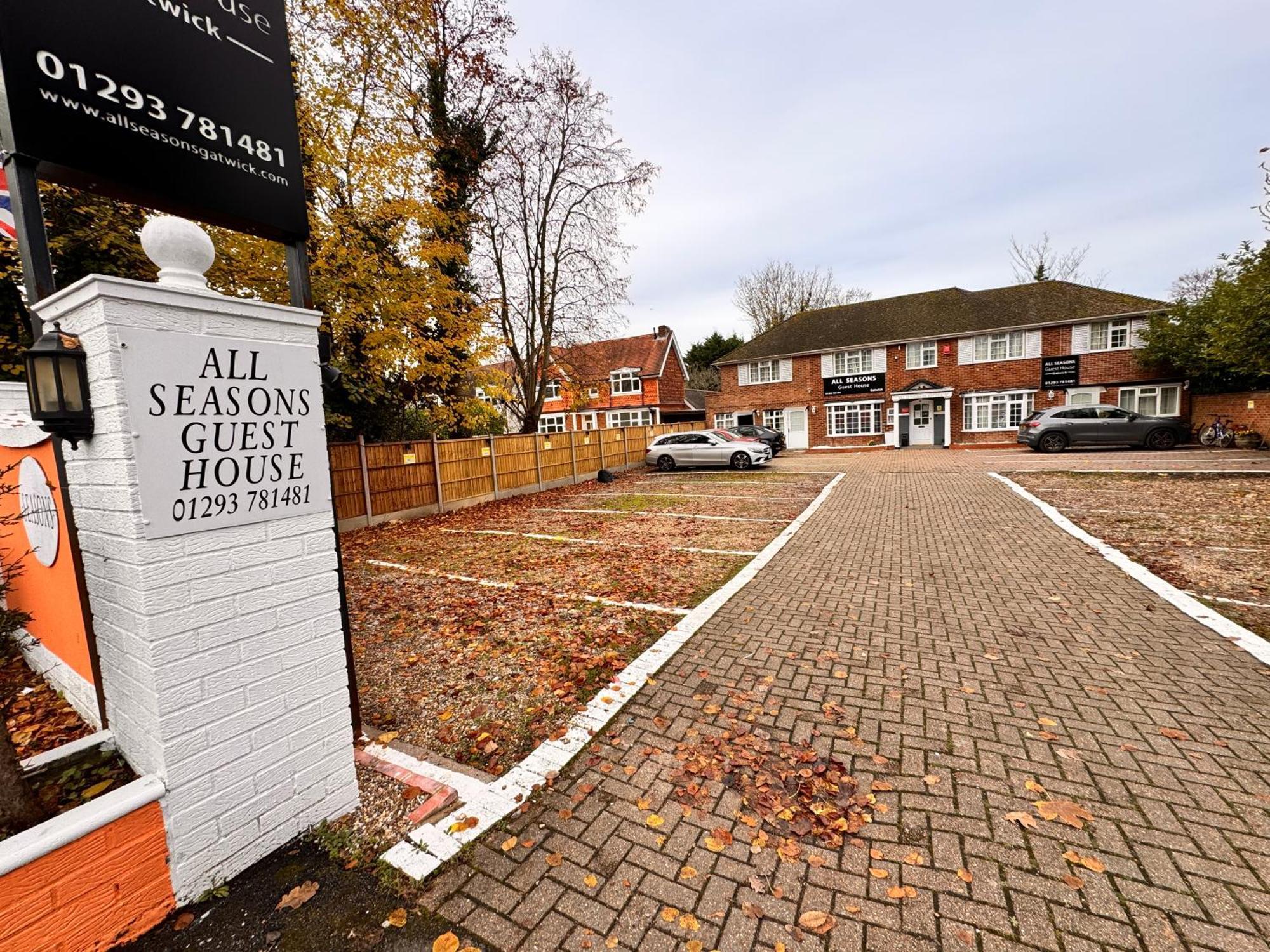 All Seasons Gatwick Guest House & Parking Horley Exterior photo